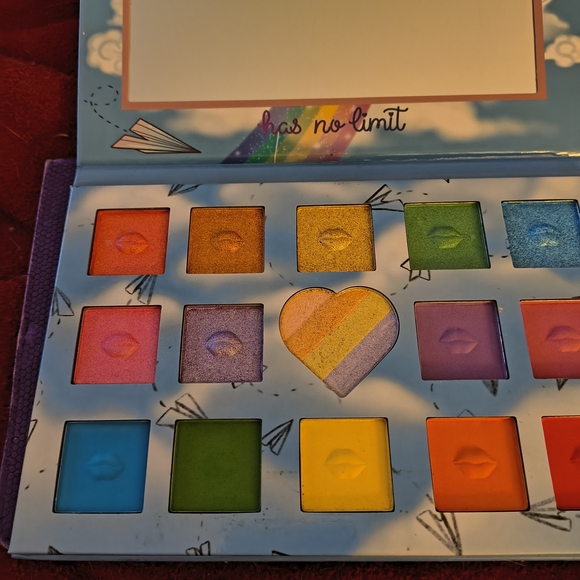 Eyeshadow Palette with Purple and Gold Shades - Picture 4 of 15